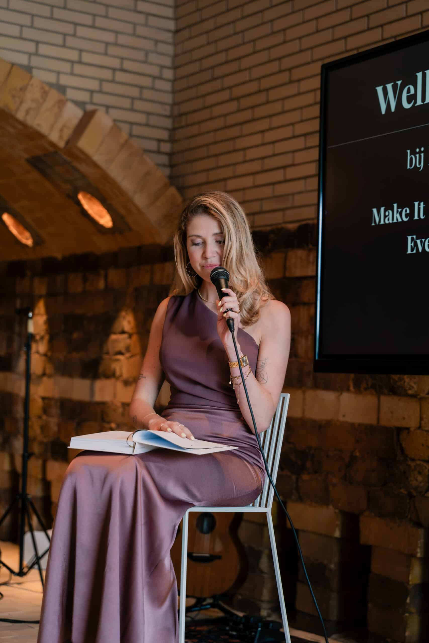 Manon: businessmentor en contentstrateeg bij m-makeithappen